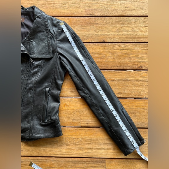 Danier Women’s Black Leather Jacket - Size S - Picture 9 of 16